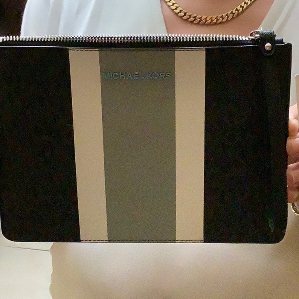 Michael Kors Wristlet - Picture 4 of 6